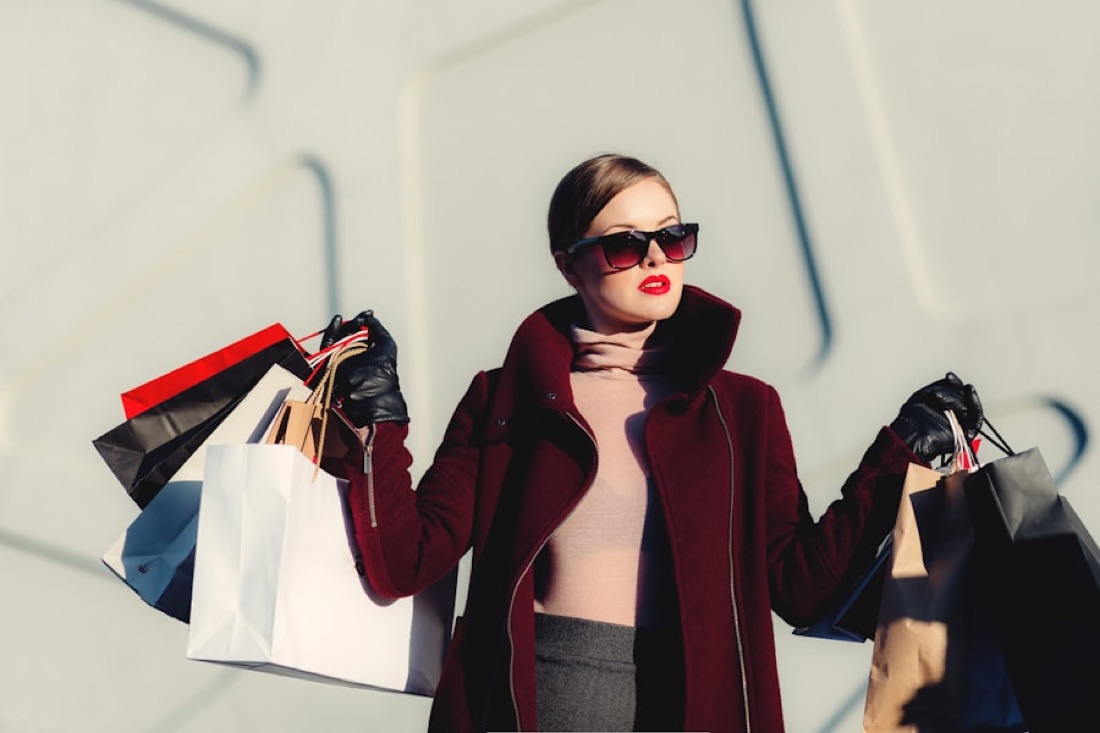 Editorial fashion — shopping in style